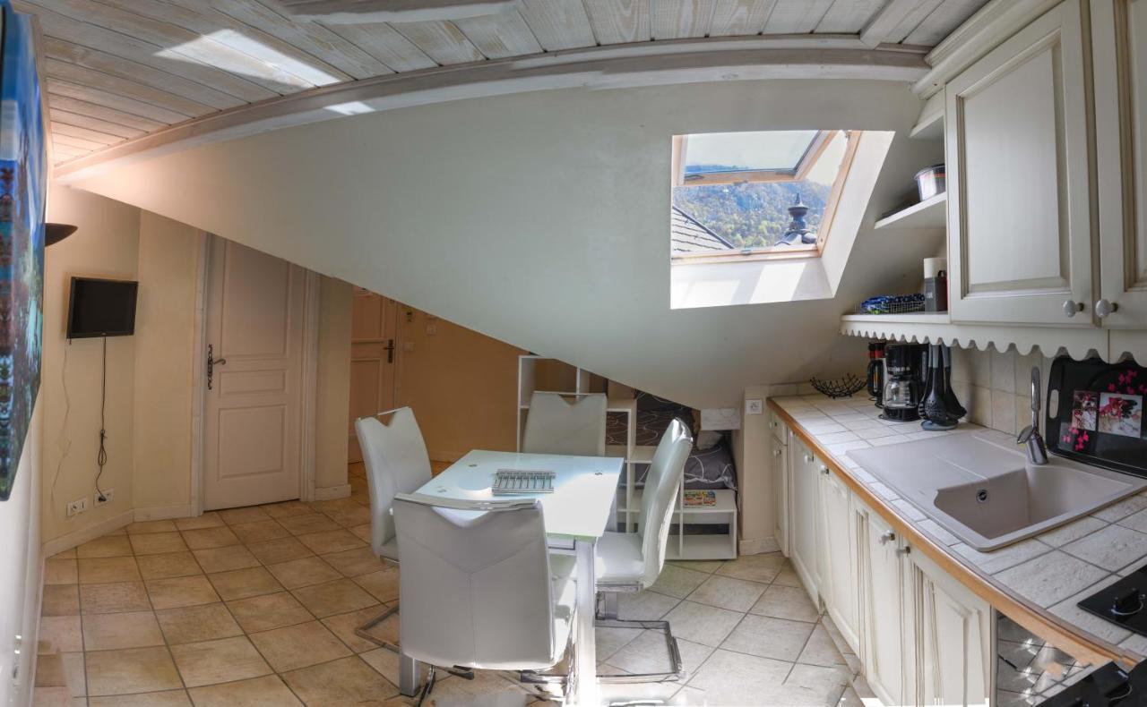 Logement Atypique Avec Vue Unique Panoramique Sur Le Lac D'Annecy, Dans Une Residence Avec Plage Et Ponton Privee Sur La Commune De Duingt Exterior foto