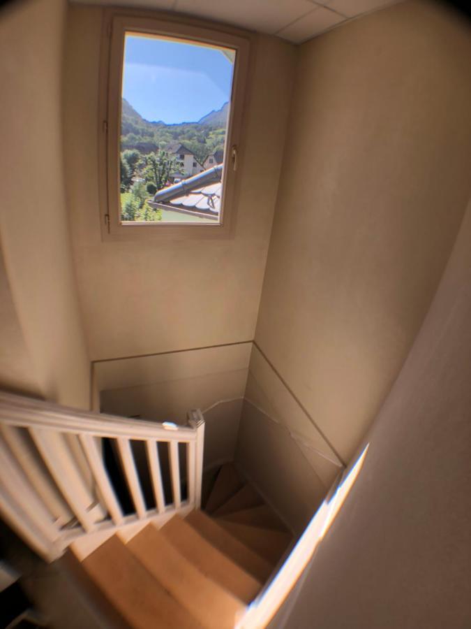 Logement Atypique Avec Vue Unique Panoramique Sur Le Lac D'Annecy, Dans Une Residence Avec Plage Et Ponton Privee Sur La Commune De Duingt Exterior foto