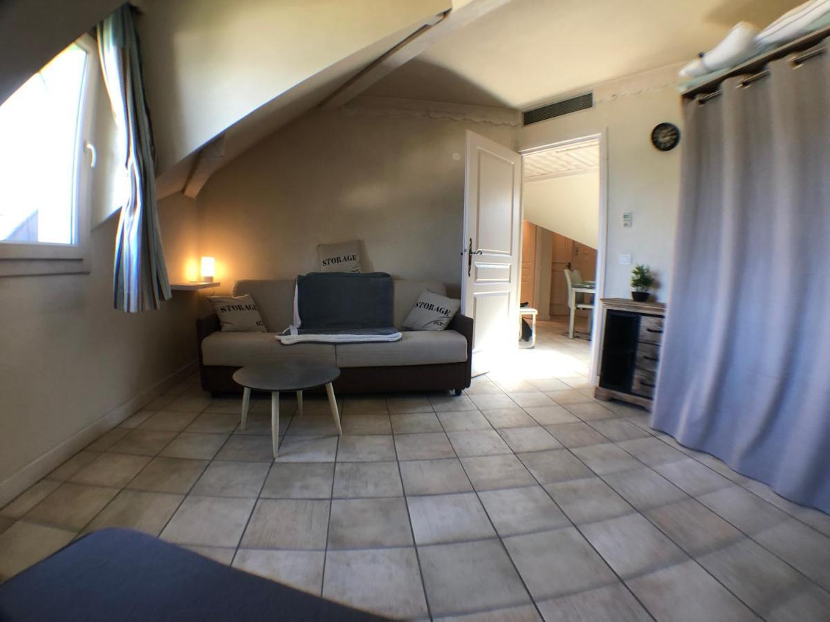 Logement Atypique Avec Vue Unique Panoramique Sur Le Lac D'Annecy, Dans Une Residence Avec Plage Et Ponton Privee Sur La Commune De Duingt Exterior foto